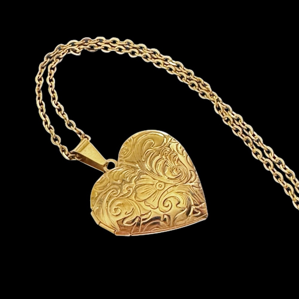 ✨Beautiful Floral Heart Locket Pendant Necklace